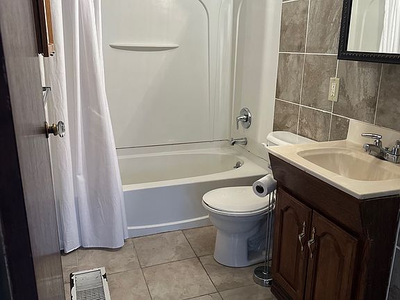 5th image of 713 Giblin Dr