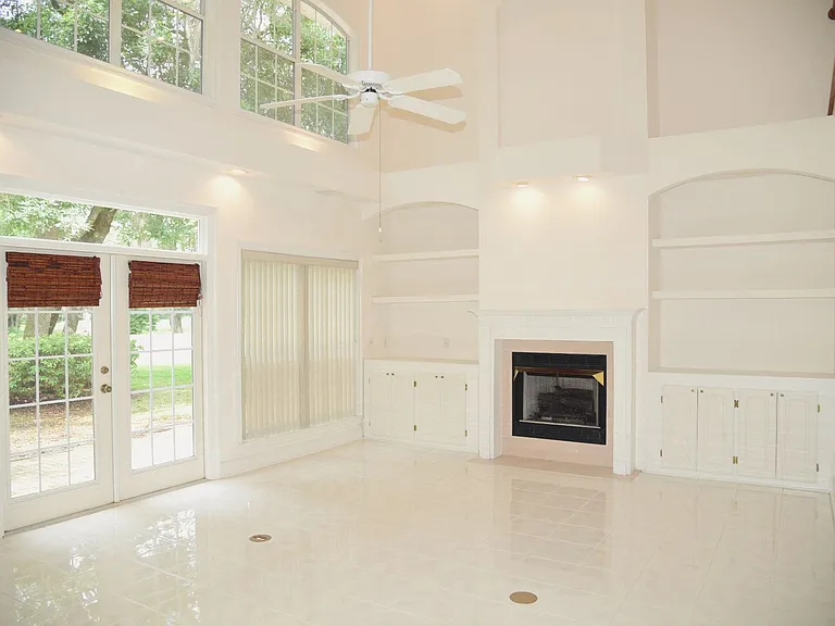 218 Windward Cv E — Photo 12