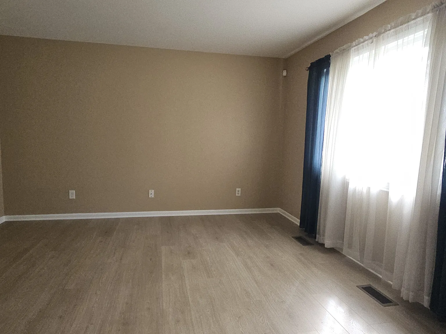 4 bed, 1868 sqft, $2,450 — Photo 2