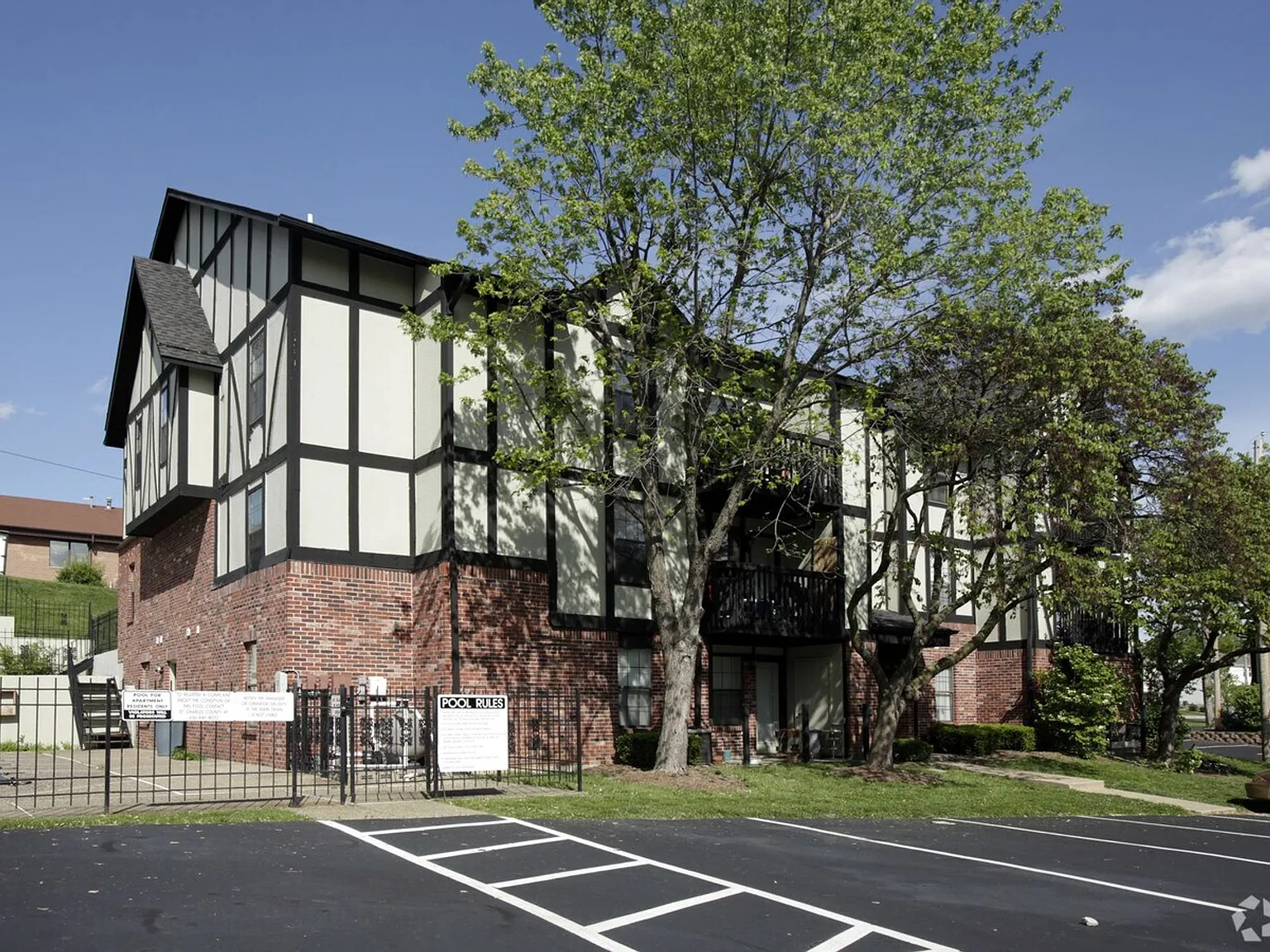 Sherman Square Apartments — Photo 2