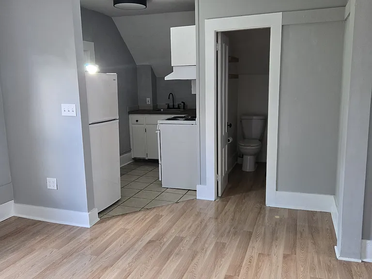 32 Brook St — Photo 4