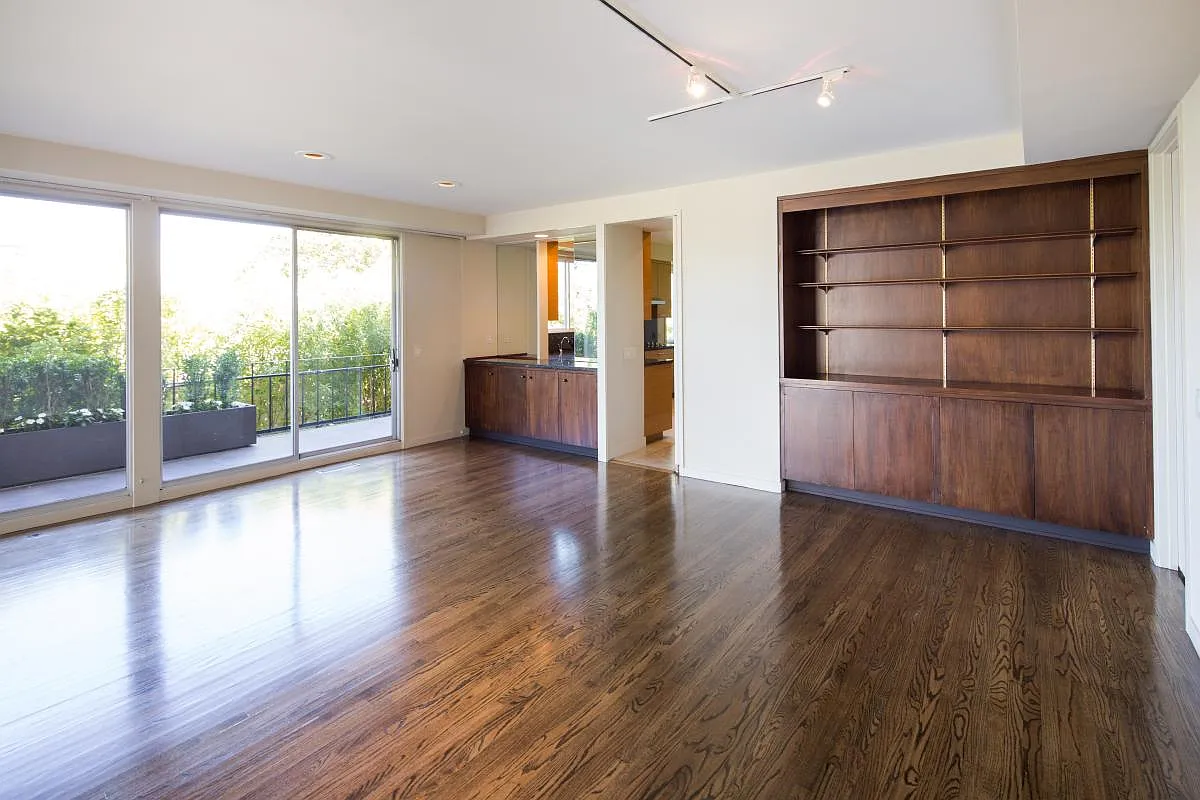 3 bed, 2200 sqft, $9,300 — Photo 2