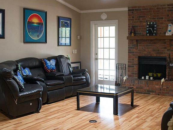 3rd image of 4805 Amsbury Ct
