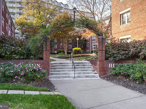 2nd image of 1300 N Meade St APT 25