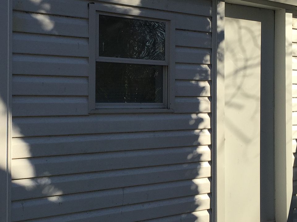 2nd image of 807 Maces Ln