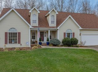 620 Glen Oaks Pl, Gray, TN 37615