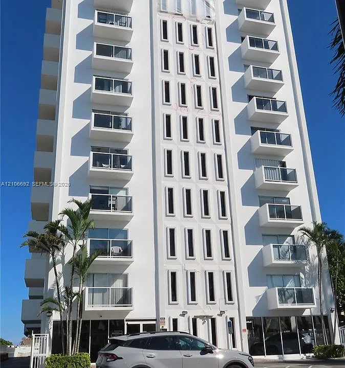 5313 Collins Ave #205