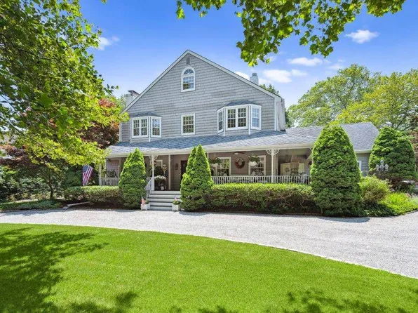 126 Coopers Farm Rd, Southampton, NY 11968