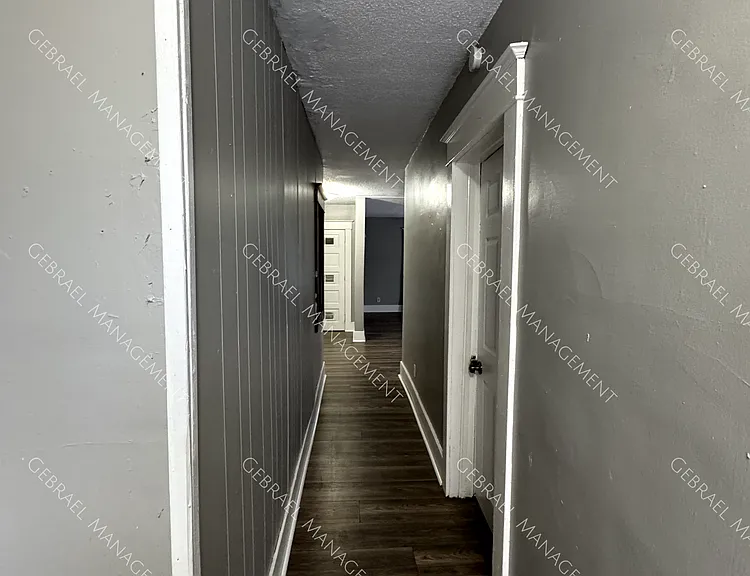 1635 Holmes St — Photo 6
