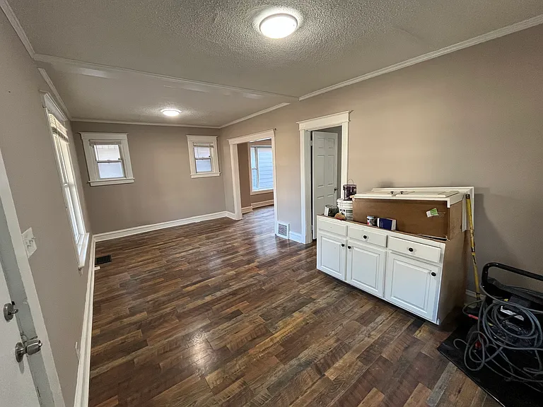 3718 Wayne Ave — Photo 6