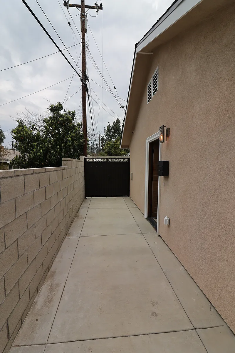 Building Photo - 205 W Nubia St #A
