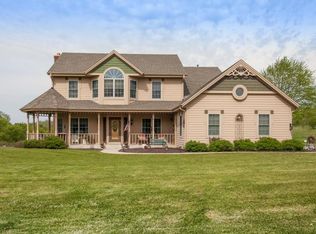 W321S7055 Whitetail Meadows Dr, Mukwonago, WI 53149