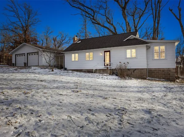 601 Carroll Dr SE, Cedar Rapids, IA 52403