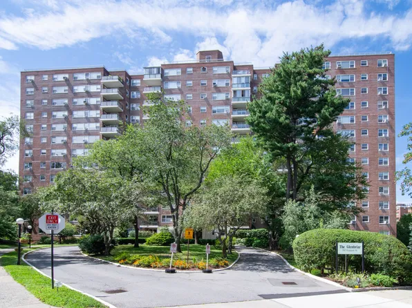 750 Kappock Street image 17 of 17