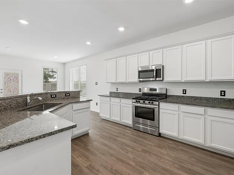 19179 Pinewood Grove Trl — Photo 4
