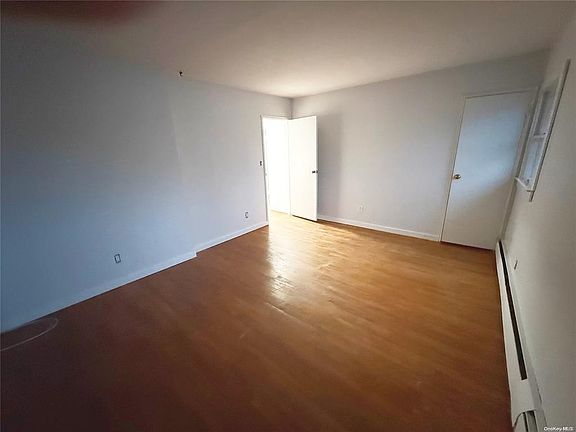 4th image of 338 W 5th St