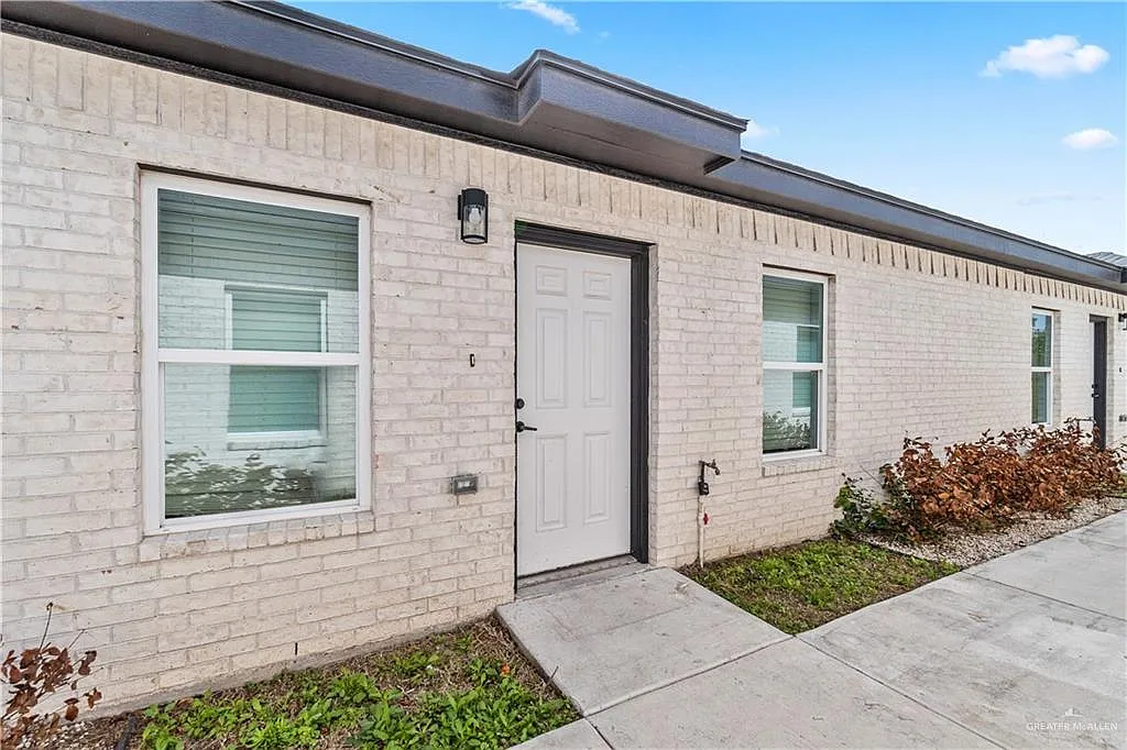 3 bed, 2.0 bath, 1000 sqft, $1,100 — Photo 2