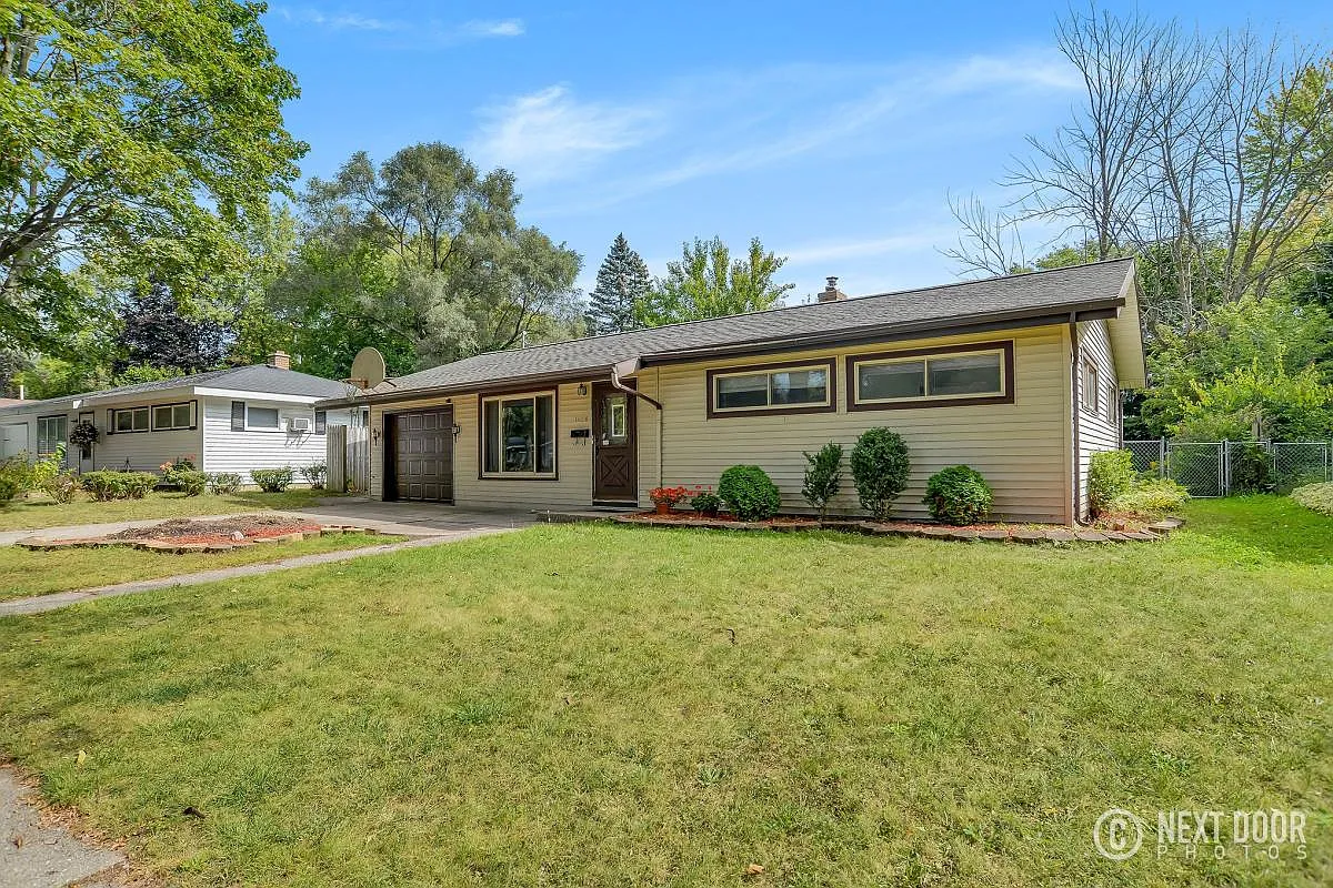 1624 Herrick Ave NE photo 1