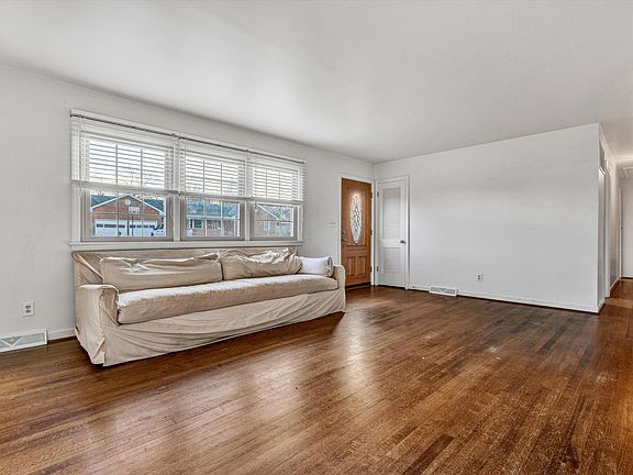 3rd image of 5225 Luwana Dr