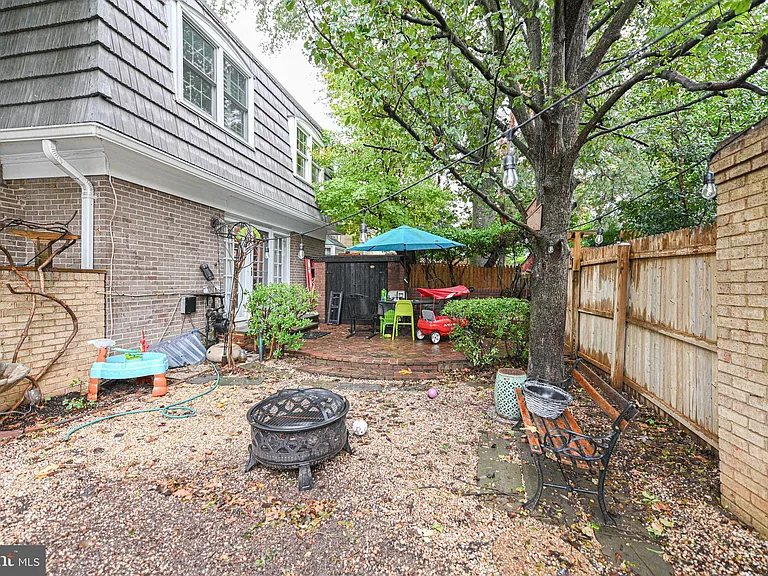 7377 Montcalm Dr — Photo 36