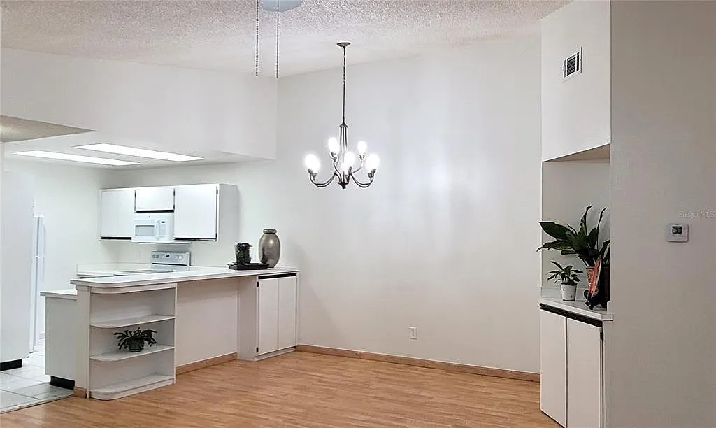 2 bed, 956 sqft, $1,595 — Photo 4