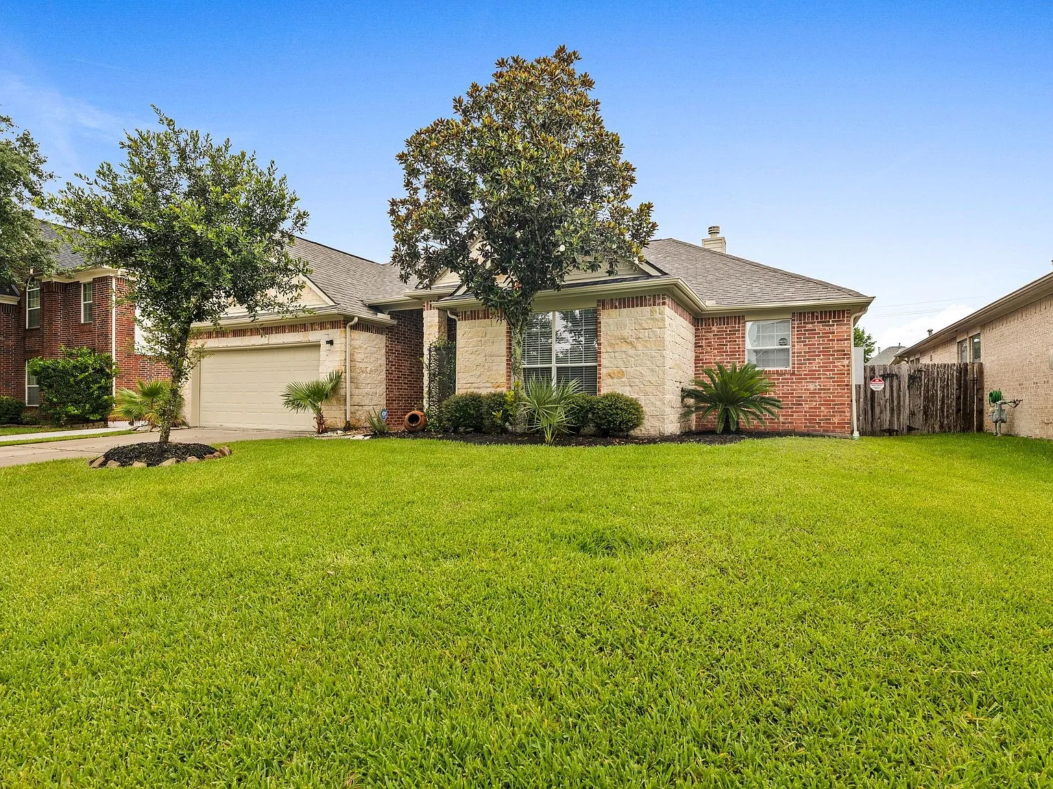 4 bed, 2.0 bath, 2571 sqft, $3,000 — Photo 3