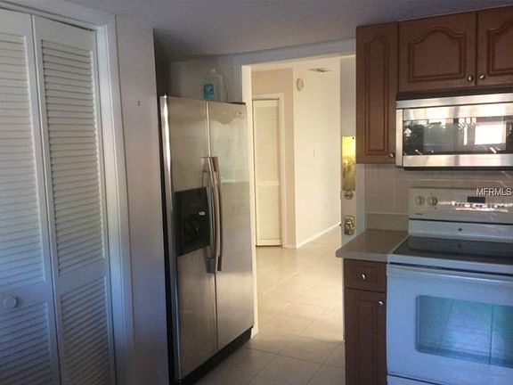 4th image of 510 Longfellow Ct APT B