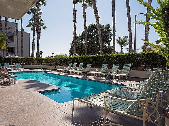 4th image of 150 Ocean Park Blvd Unit 419