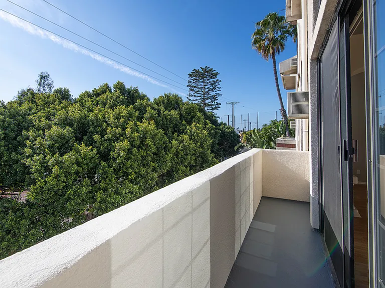 12810 Caswell Ave #206 — Photo 22