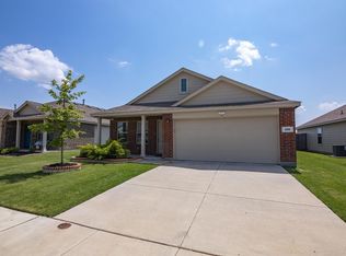 208 Falling Star Dr, Haslet, TX 76052