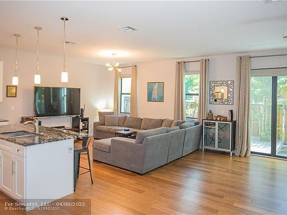 4th image of 3721 NE 13th Ave #302