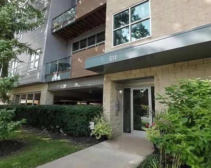 614 S Troy St #102 — Photo 2