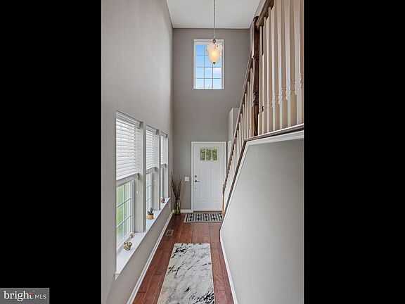 5th image of 214 Sills Ln