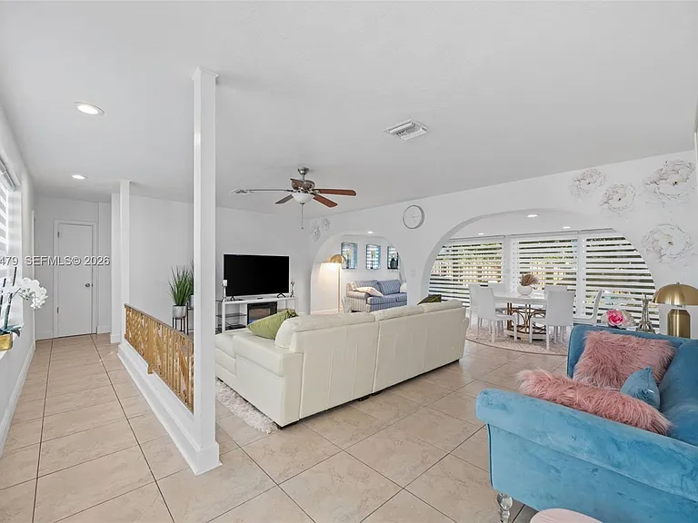 2819 Cleveland St — Photo 3