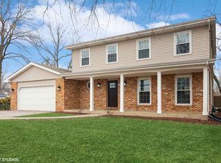 1937 S Wiesbrook Rd, Wheaton, IL 60189