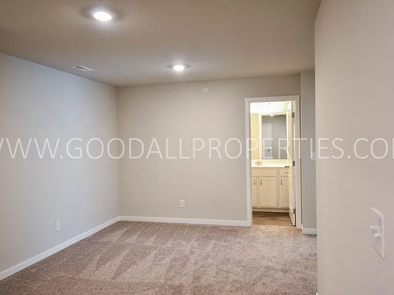 853 NE Iris Ave — Photo 11