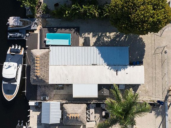 2nd image of 135 Long Key Rd