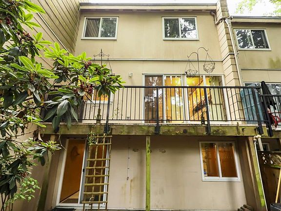 4th image of 10555 153rd St #41