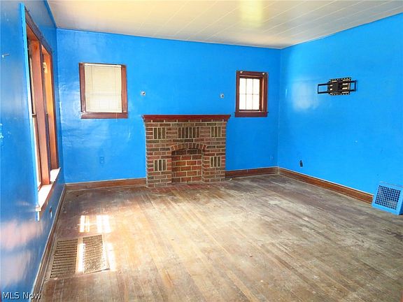 4th image of 343 4th St