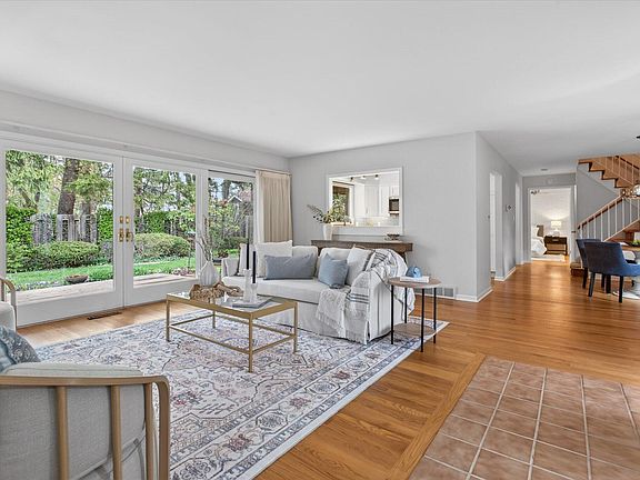 3rd image of 2727 S Lakeshore Dr APT A-2