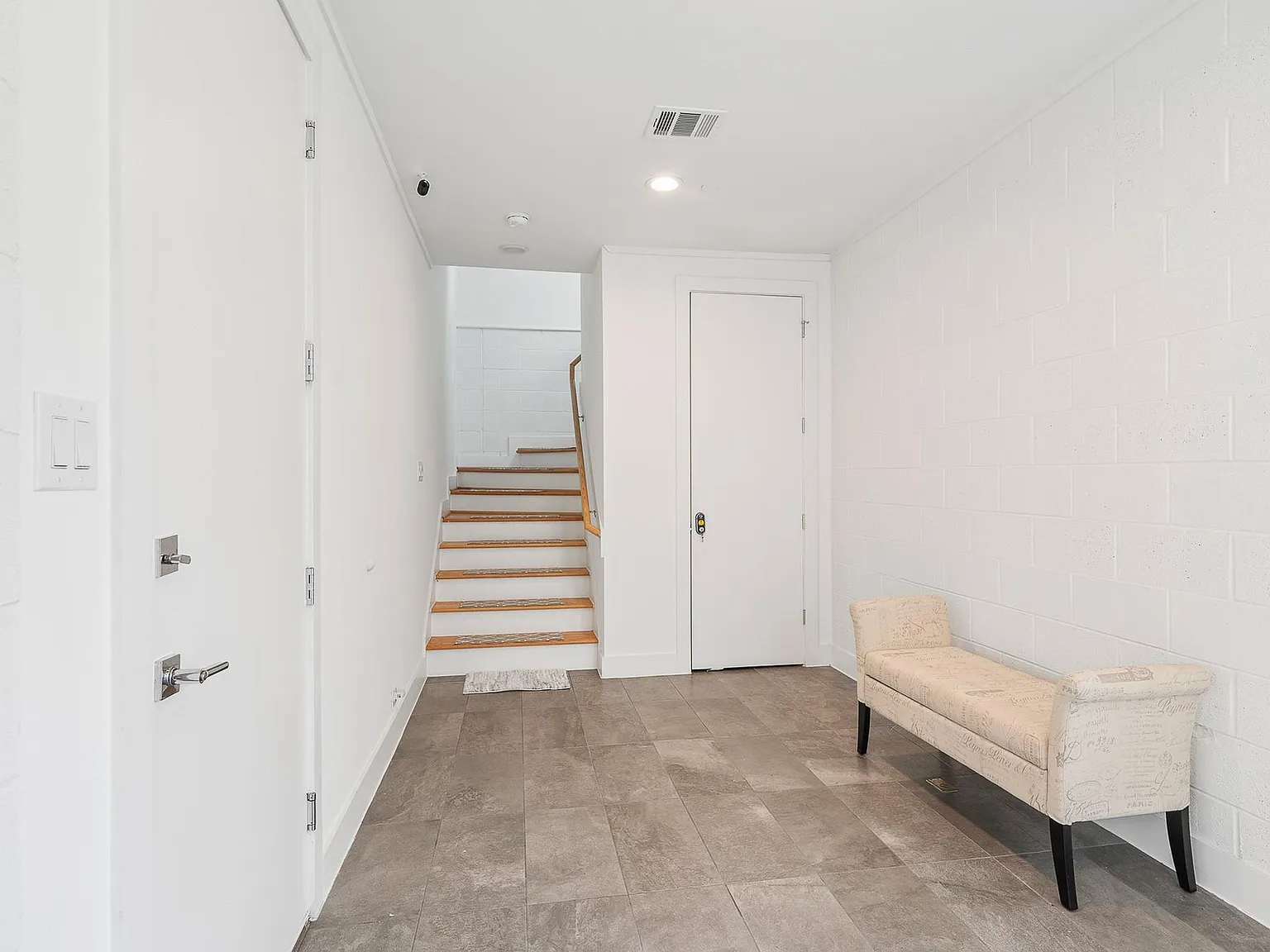 3 bed, 3.5 bath, 2532 sqft, $3,450 — Photo 3