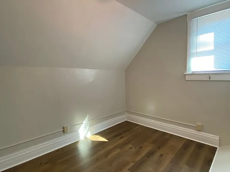 512 E Douglas St — Photo 11