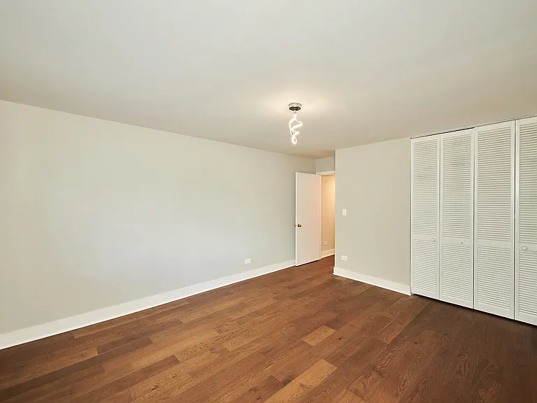 7074 N Ridge Blvd #1E — Photo 21