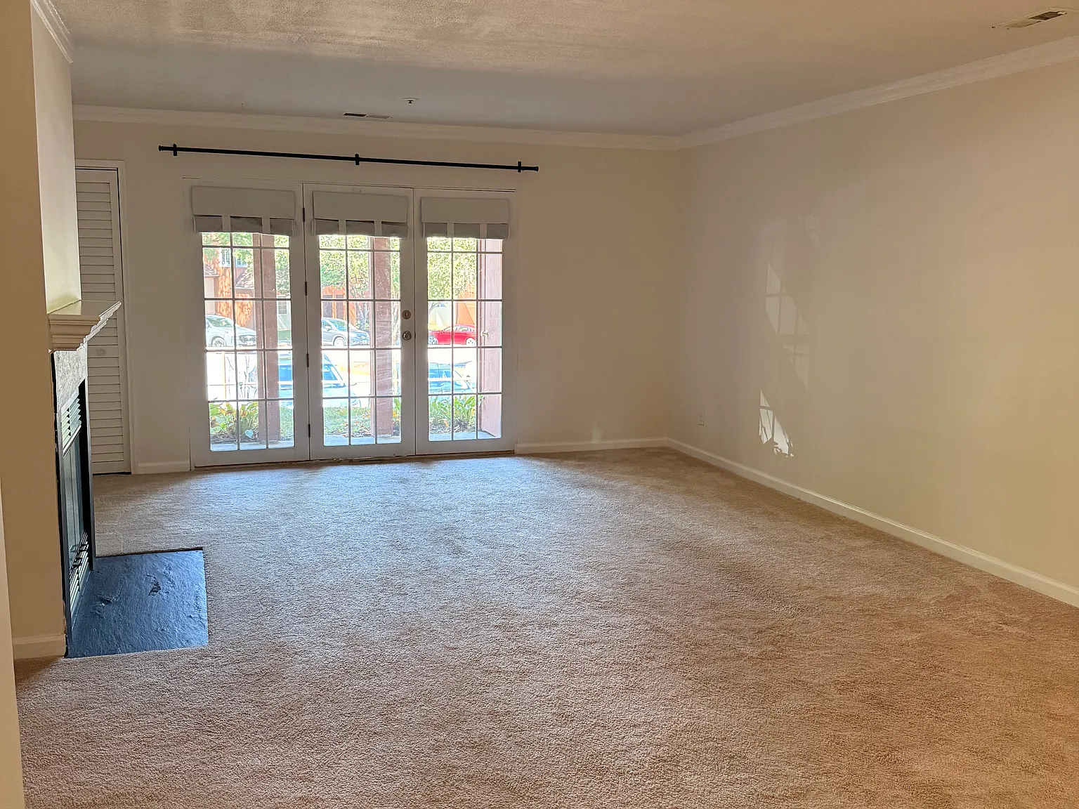 1 bed, 884 sqft, $1,600 — Photo 3