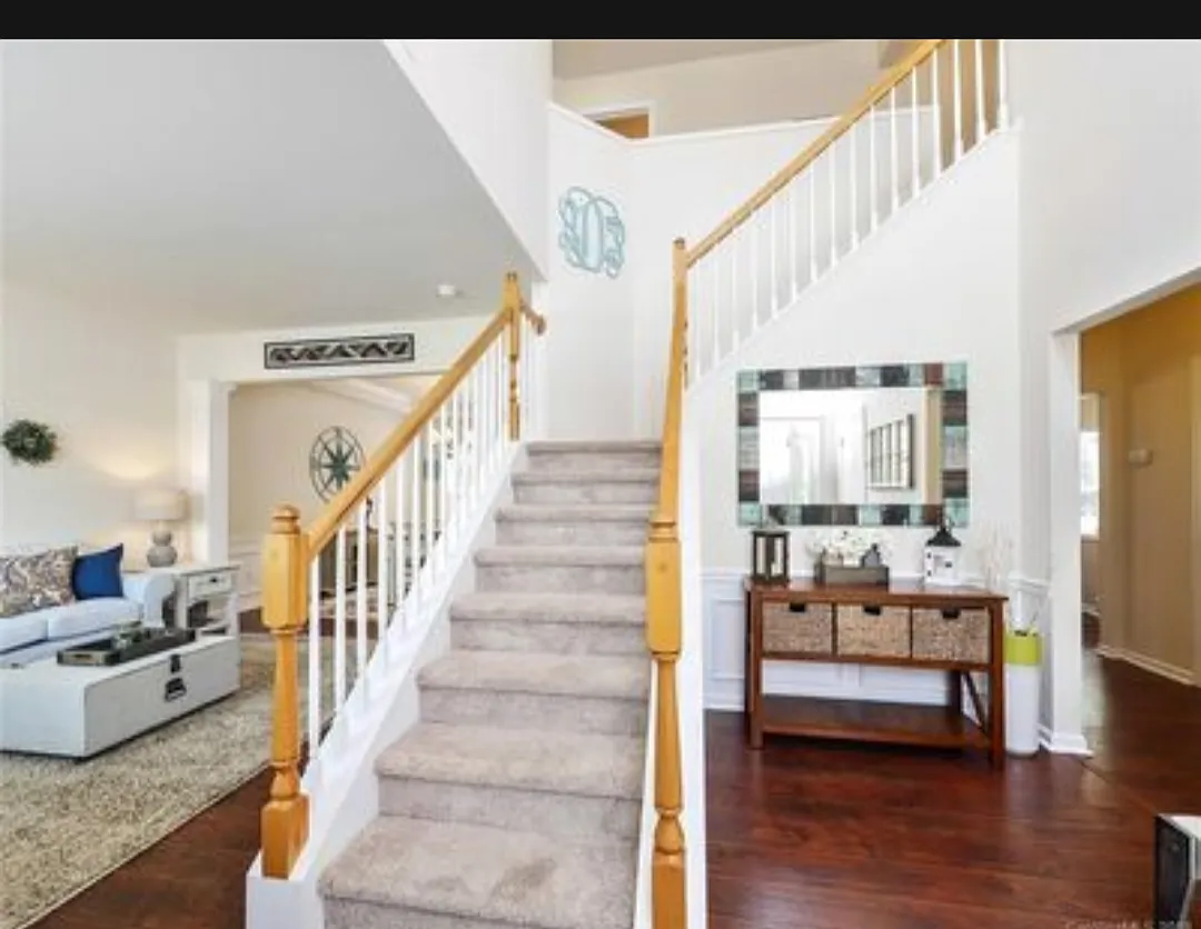 5 bed, 2317 sqft, $2,750 — Photo 3