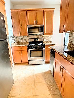 4th image of 884 W End Ave #49