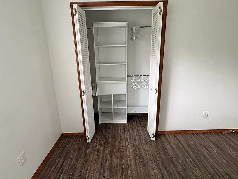 613 E Bonnie Lynn Ln — Photo 27