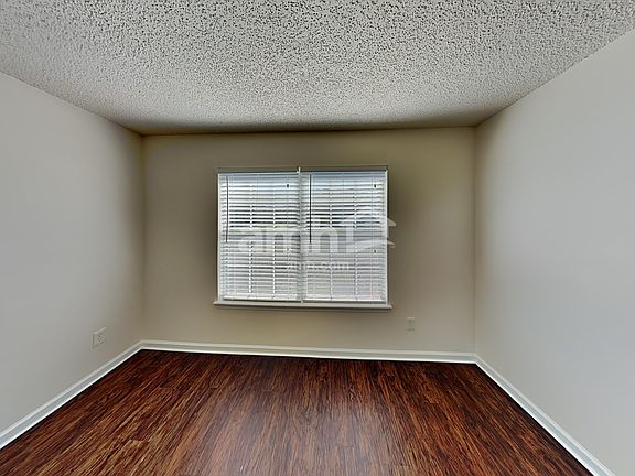 3rd image of 4040 Edgeland Trl