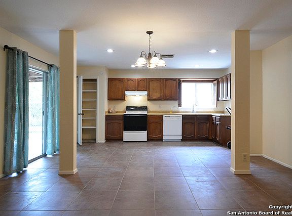 5th image of 7303 Montgomery Dr