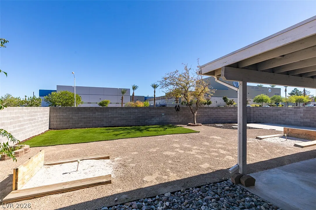 3 bed, 2.0 bath, 1226 sqft, $1,850 — Photo 3